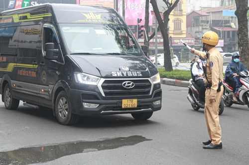 Mở toang lối đi cho xe khách trá hình lách luật?