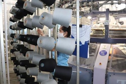 Hà Nội: đổi mới khen thưởng, kịp thời động viên những người lao động trực tiếp