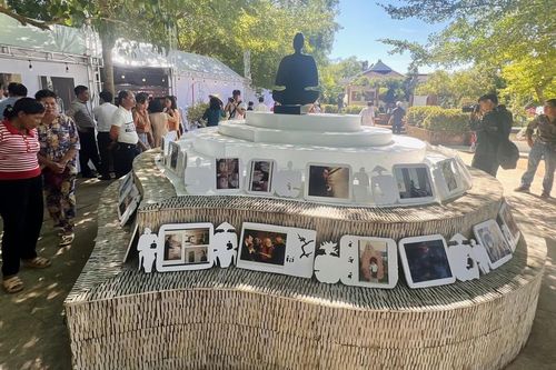 'Khát vọng hòa bình' của danh họa Lê Bá Đảng