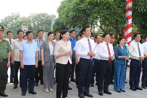 Dâng hương nhân kỷ niệm 112 năm Ngày sinh Tổng Bí thư Nguyễn Văn Cừ