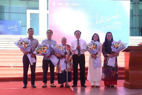Khai mạc triển lãm tranh 'Hồi sinh'