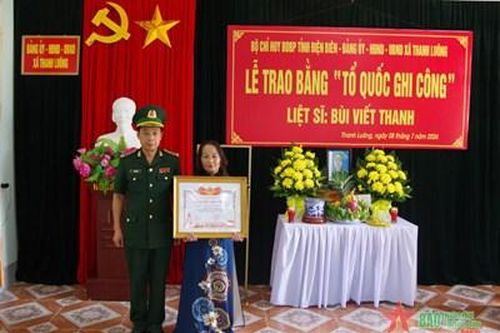 Bộ đội Biên phòng tỉnh Điện Biên trao Bằng 'Tổ quốc ghi công' liệt sĩ Bùi Viết Thanh