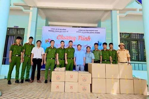 Chi đoàn Phòng Cảnh sát kinh tế Công an Đà Nẵng hỗ trợ học sinh nghèo miền núi