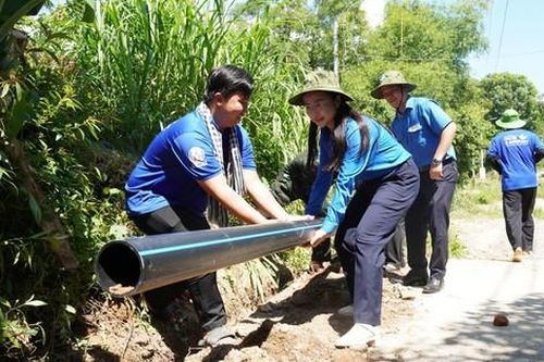 Bí thư T.Ư Đoàn Nguyễn Phạm Duy Trang thăm đội hình 'Mùa Hè Xanh' tại mặt trận Phú Yên