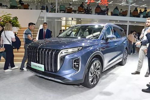 Cận cảnh Hồng Kỳ HS7 PHEV 'uống xăng như ngửi' chỉ 5,9 lít/100 km