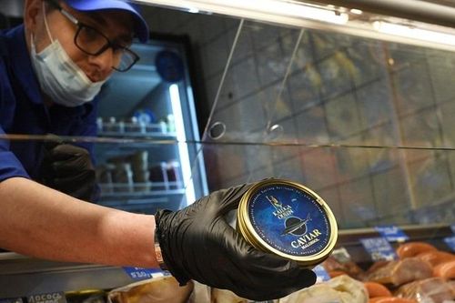 Doanh số bán trứng cá tầm đen muối tăng mạnh ở Nga