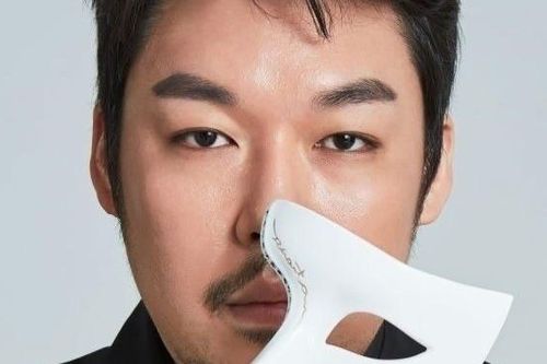 Ca sĩ nổi tiếng đột tử ở tuổi 37, thi thể được mẹ phát hiện