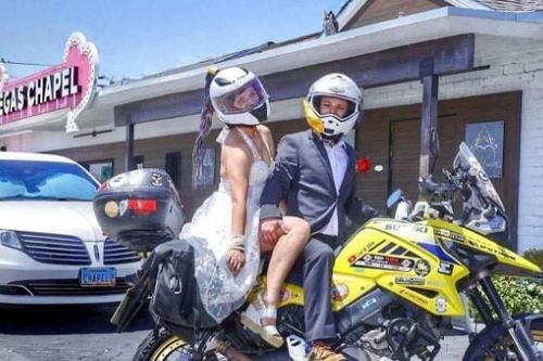 Cặp đôi phượt 39 nước bằng xe máy, tổ chức đám cưới chóng vánh trên hành trình