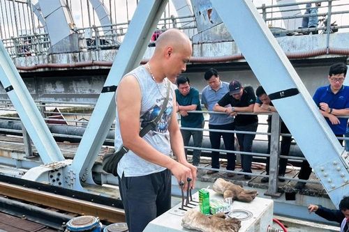 Đường sắt kiến nghị làm công trình bảo vệ sau vụ sà lan đâm va cầu Tam Bạc