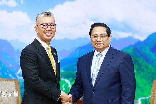 Thủ tướng tiếp Bộ trưởng Bộ Đầu tư, Thương mại và Công nghiệp Malaysia
