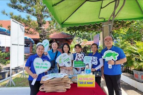 Côn Đảo thực hiện 'nói không với cúng, đốt hàng mã' tại các điểm di tích
