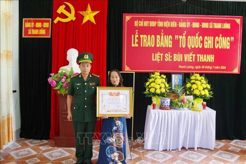 Trao bằng 'Tổ quốc ghi công' cho thân nhân liệt sỹ