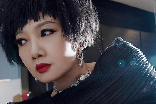 NSND Mỹ Uyên bất ngờ thay đổi với diện mạo mới