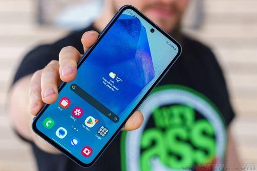 Galaxy A55 củng cố ngôi vua Android tầm trung, trang bị chiến như iPhone 15, đánh bay iPhone 12, 13