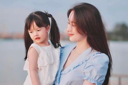 Con gái xinh như 'búp bê sống' của Hoa hậu Việt được ngợi khen là thần tiên tỷ tỷ