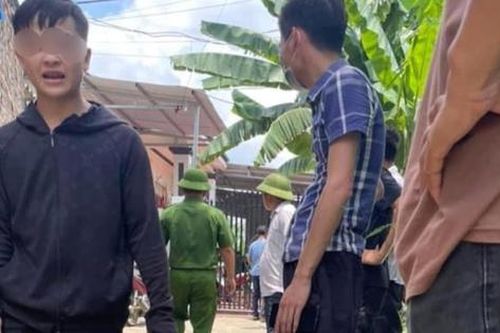Cô gái 22 tuổi nghi bị bạn trai của mẹ đâm tử vong