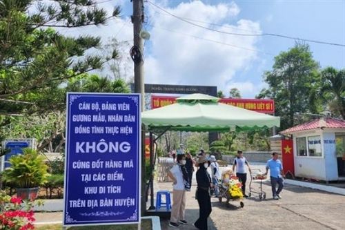 Côn Đảo nói 'không' với cúng, đốt hàng mã: Hãy tôn trọng các quy định văn hóa, bảo vệ di tích