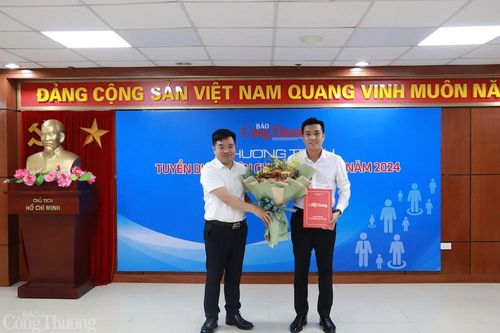 Báo Công Thương công bố và trao quyết định tuyển dụng, điều động nhân sự