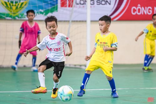 Xác định những đội bóng đầu tiên vượt qua vòng bảng: Ấn tượng màn lội ngược dòng của Thanh Thái Thiệu Hóa