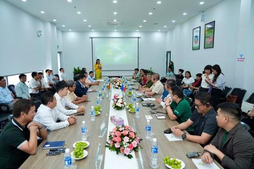 Bộ trưởng Bộ Nông nghiệp Philipines ấn tượng với quy mô Nhà máy gạo Hạnh Phúc
