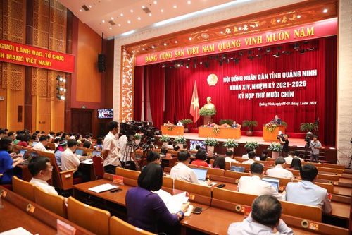 Quảng Ninh xem xét và quyết định 6 vấn đề liên quan đến kinh tế, xã hội