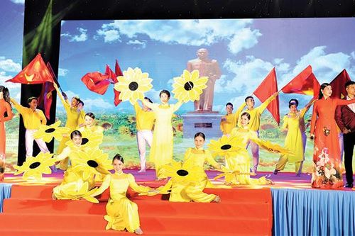 Xây dựng đời sống văn hóa gắn với xây dựng nông thôn mới, đô thị văn minh