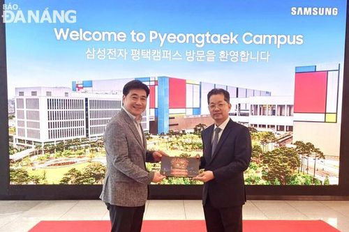 Bí thư Thành ủy Nguyễn Văn Quảng thăm, làm việc tại nhà máy bán dẫn của Samsung Electronics