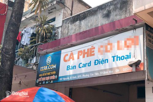 Trang web cá cược công khai trên biển hiệu quảng cáo