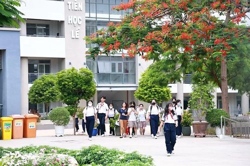 Gần 450 học sinh trúng tuyển vào Trường THCS Nguyễn Bỉnh Khiêm