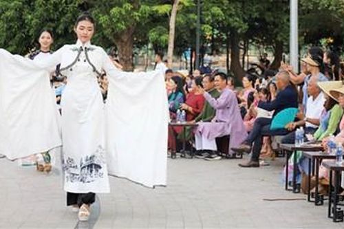 Lan tỏa hình ảnh áo dài theo hướng xã hội hóa