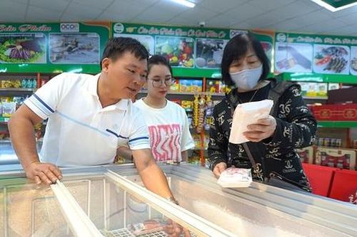 Người đàn ông khởi nghiệp thành công thương hiệu thịt lợn thảo dược ở tuổi 50