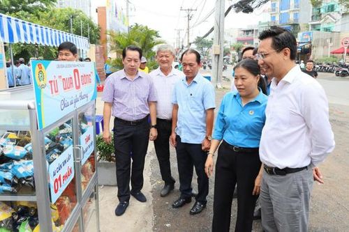 Nhân rộng mô hình điểm dừng chân cho tài xế 'xe ôm'