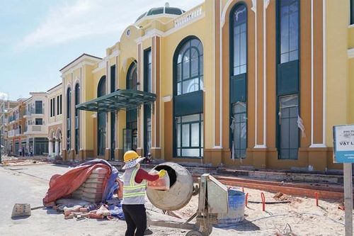 Nhiều doanh nghiệp bất động sản 'vượt khó', chờ cơ hội