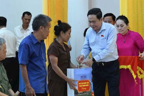 Chủ tịch Quốc hội: Bảo đảm gia đình thương binh, liệt sĩ được thụ hưởng đầy đủ chính sách của Đảng và Nhà nước