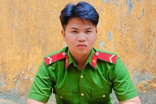 Chiến sĩ Công an lao xuống dòng lũ quét cứu công nhân bị nước cuốn