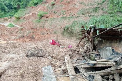 Sạt lở đất ở Hà Giang, bé trai 13 tuổi chết thương tâm