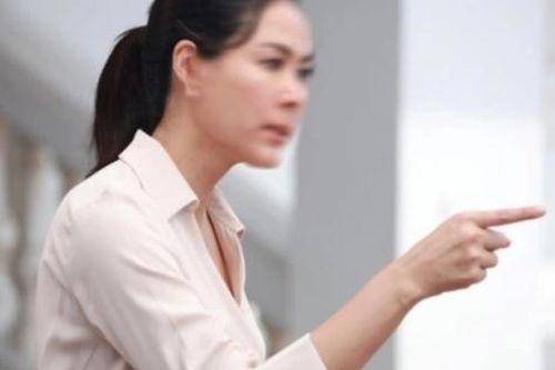 Em trai phát hiện con tôi bước ra khỏi nhà của một người phụ nữ lớn tuổi: Tôi quyết định di chúc toàn bộ tài sản cho em ấy