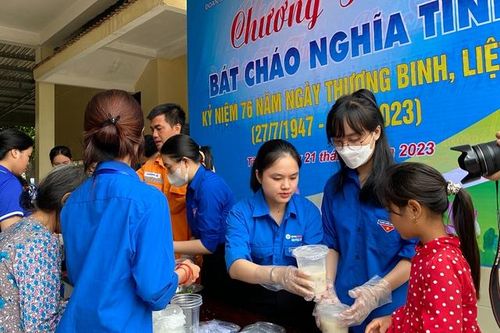 Hành trình một thập kỷ: Triệu 'Bát cháo nghĩa tình' đến với bệnh nhân