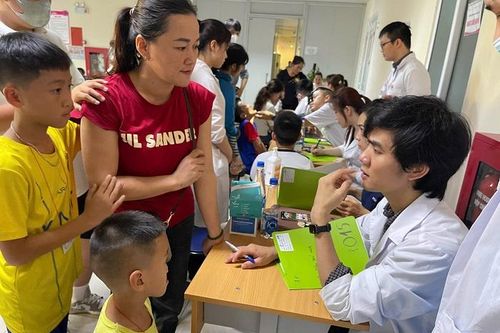 Nhiều trẻ dị tật môi và hàm ếch được phẫu thuật miễn phí tại Bệnh viện E