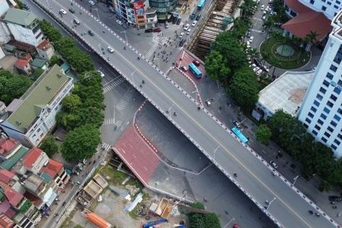 Toàn cảnh khu vực rào chắn ngay trên đoạn ga ngầm tuyến Nhổn - ga Hà Nội