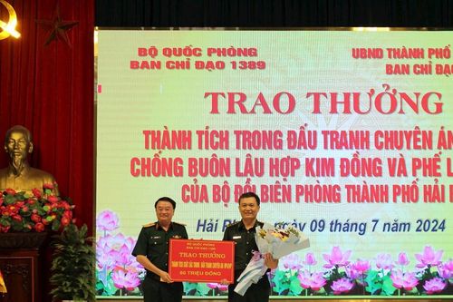 Bộ Quốc phòng thưởng 'nóng' Bộ đội biên phòng Hải Phòng