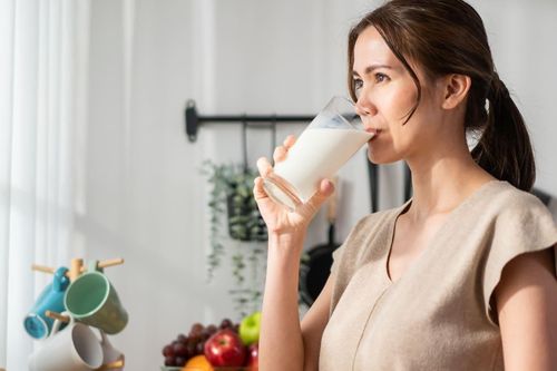 Uống nhiều sữa có thực sự giúp xương chắc khỏe?