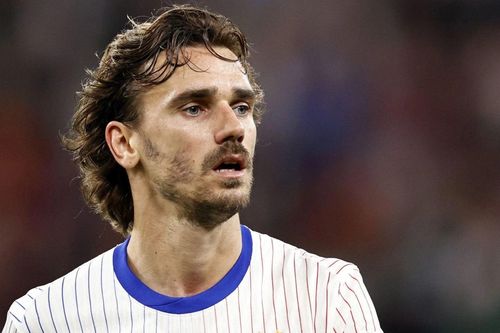 HLV Deschamps gây sốc với Griezmann?
