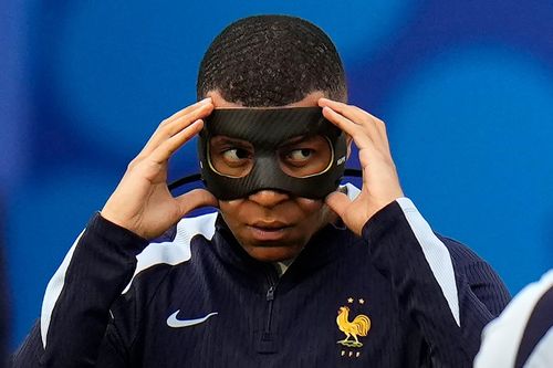 Petit: 'Mbappe không xứng làm thủ quân Pháp'