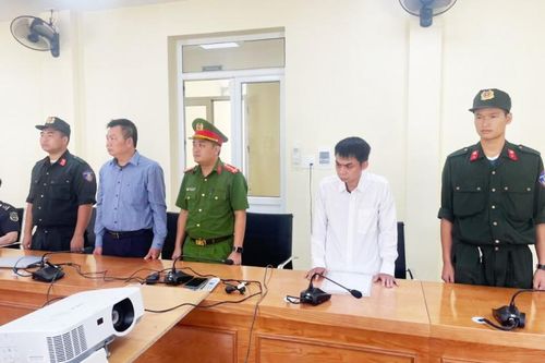 Bắt tạm giam Chi cục trưởng Chi cục Hải quan Cửa khẩu Xín Mần