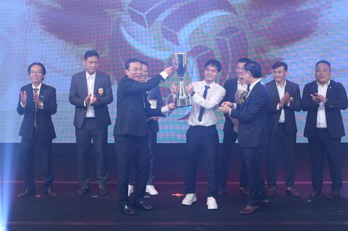 Tôn vinh các danh hiệu bóng đá chuyên nghiệp 2023/2024
