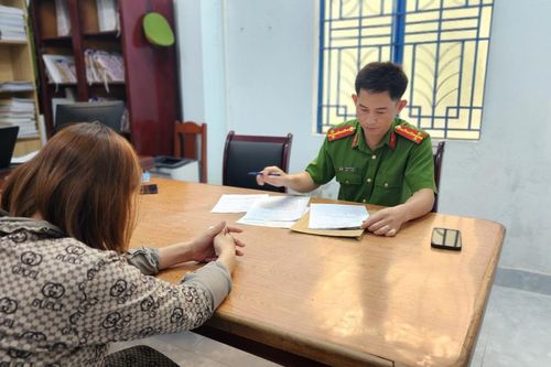 Công an Đà Nẵng vận động nữ đối tượng có lệnh truy nã đặc biệt ra đầu thú