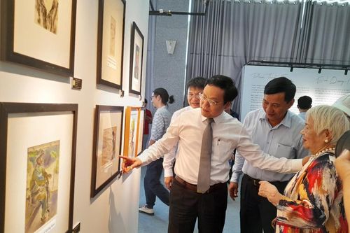 Bộ tranh 'Hồi sinh', chạm sâu trái tim