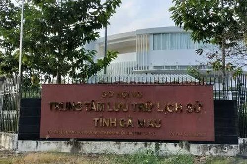 Cho thôi chức vụ Giám đốc Trung tâm lưu trữ lịch sử tỉnh Cà Mau đối với ông Trần Quốc Việt