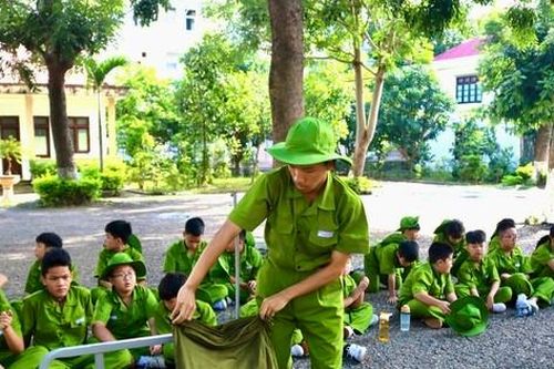 Thiếu niên Kon Tum học làm chiến sĩ công an